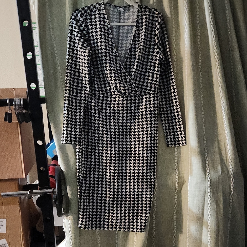 Elegant Houndstooth Long Sleeve Dress